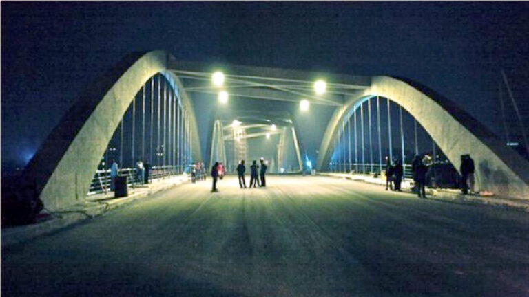 হাতিরঝিলে ককটেল বিস্ফোরণ, মোটরসাইকেলে আগুন