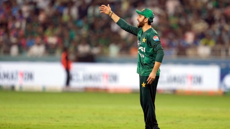 ধোনিকে ছাড়িয়ে বিশ্ব রেকর্ড গড়লেন সালমান আগা