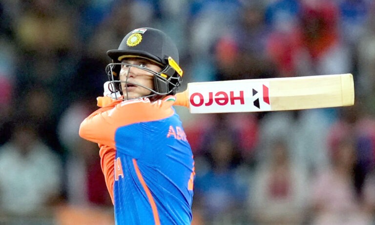 অভিষেক শর্মার ১০০ ছক্কার বিশ্বরেকর্ড