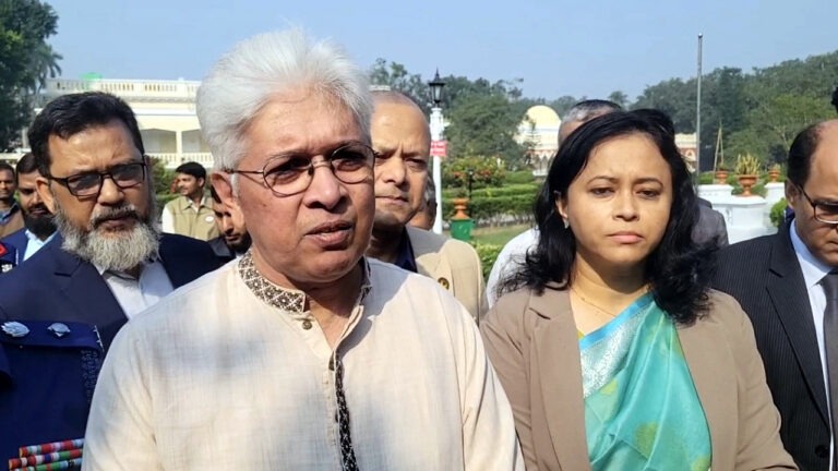 বিদেশ থেকে চিনি আমদানি আপাতত বন্ধ: শিল্প উপদেষ্টা