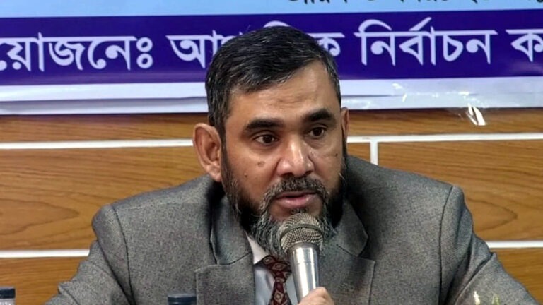 স্বচ্ছ নির্বাচনের জন্য গণমাধ্যমের বিকল্প নেই : ইসি সানাউল্লাহ