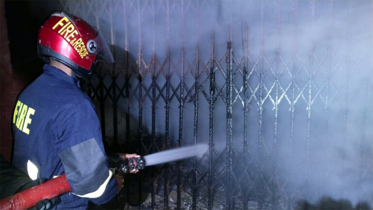 ফেনীতে গভীর রাতে গ্রামীণ ব্যাংকে আগুন