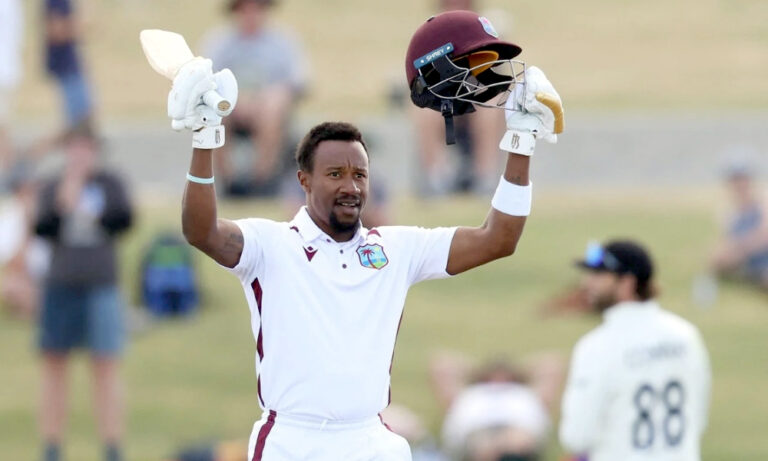 হজের সেঞ্চুরিতে লড়াইয়ে ওয়েস্ট ইন্ডিজ