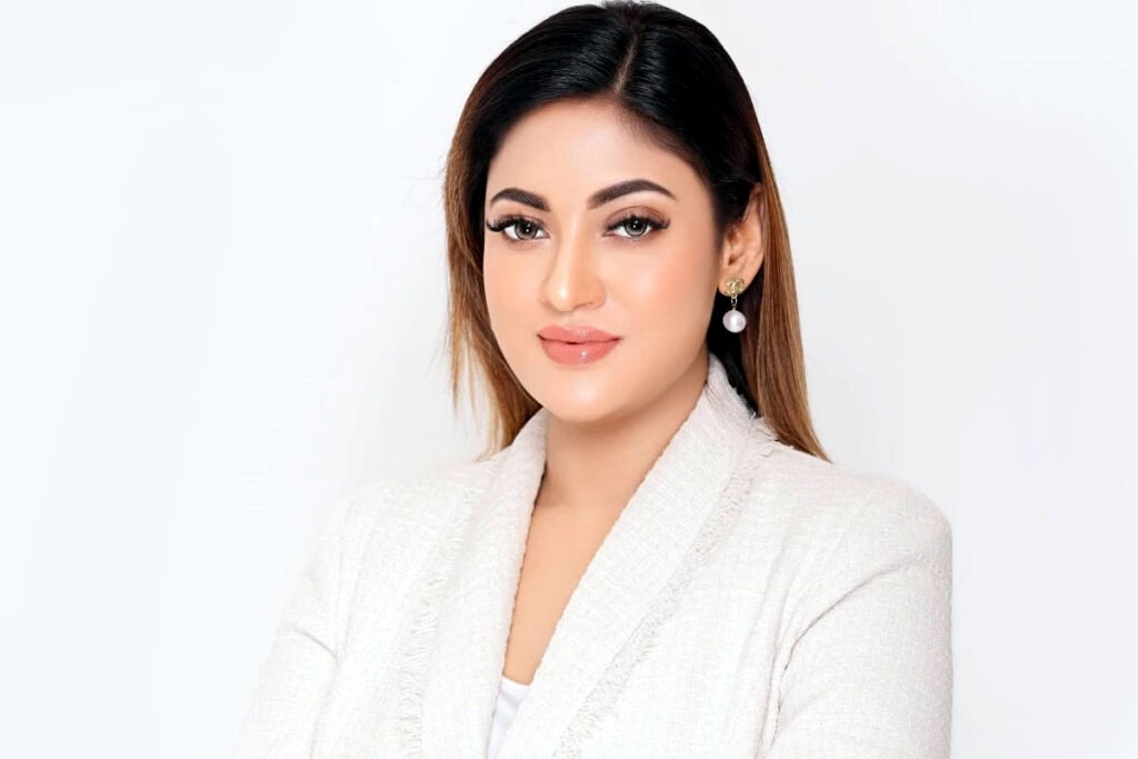 আজ জনপ্রিয় চিত্রনায়িকা মৌ খানের জন্মদিন