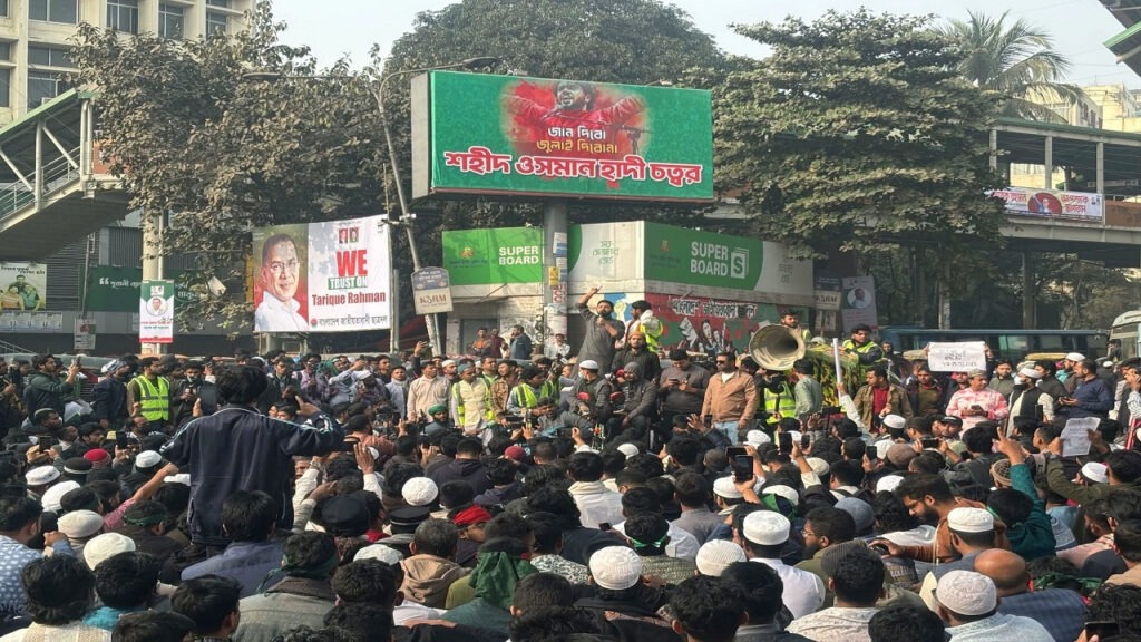 হাদি হত্যার বিচারের দাবিতে শাহবাগ অবরোধ