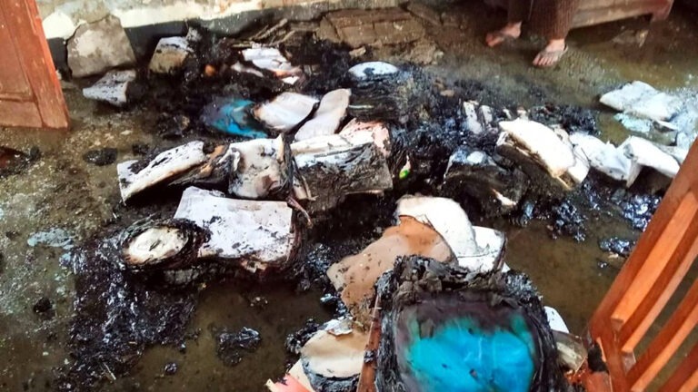 ময়মনসিংহে গ্রামীণ ব্যাংক কার্যালয়ে অগ্নিসংযোগ