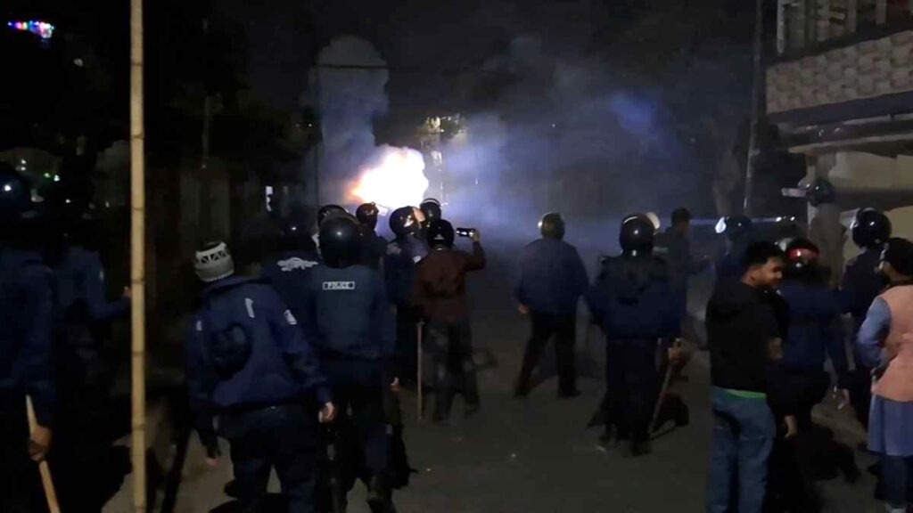 মাদারীপুরে সংঘর্ষে জড়াল কিশোর গ্যাংয়ের ২ গ্রুপ, ককটেল বিস্ফোরণ