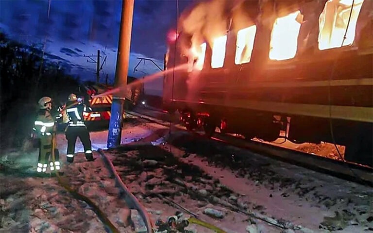 ইউক্রেনের যাত্রীবাহী ট্রেনে রাশিয়ার ড্রোন হামলা, নিহত ১২