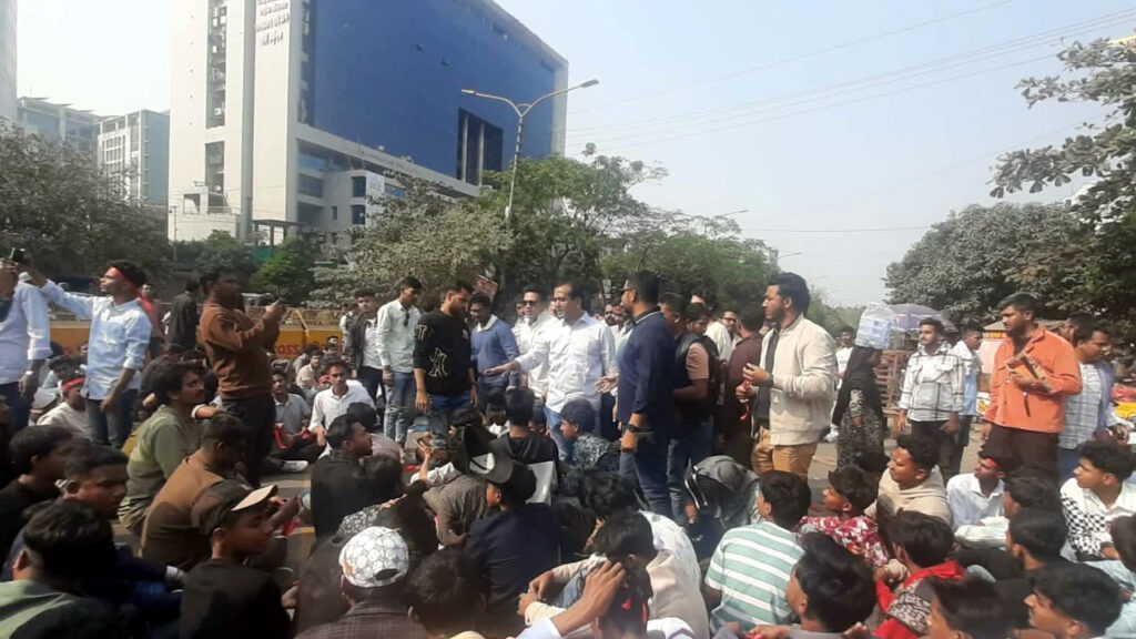 তিন অভিযোগে নির্বাচন কমিশন ঘেরাও ছাত্রদলের