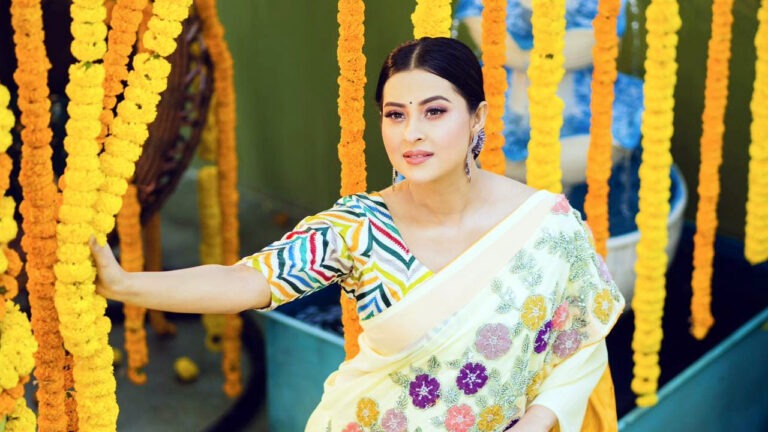 বসন্তের সাজে বুবলী