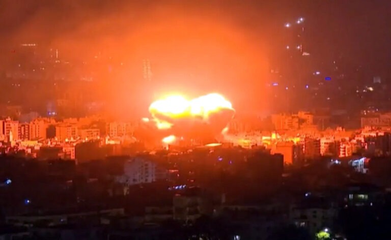 যুক্তরাষ্ট্র ও ইসরাইলের হামলায় কাঁপছে ইরান