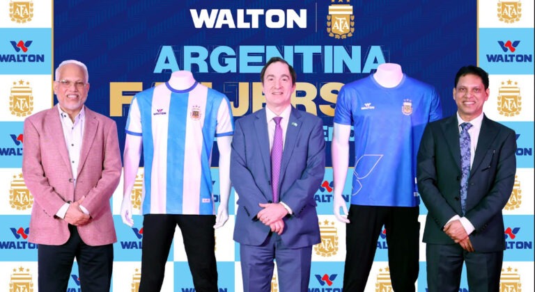 বাংলাদেশে প্রথম আর্জেন্টিনার ফ্যান জার্সি উন্মোচন করলো ওয়ালটন