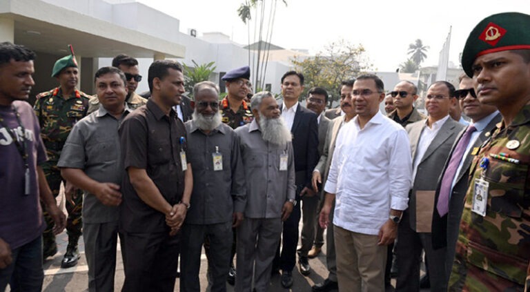 মায়ের পুরোনো কর্মচারীকে প্রধানমন্ত্রী ডেকে বললেন, ‘তুই নূর না?’