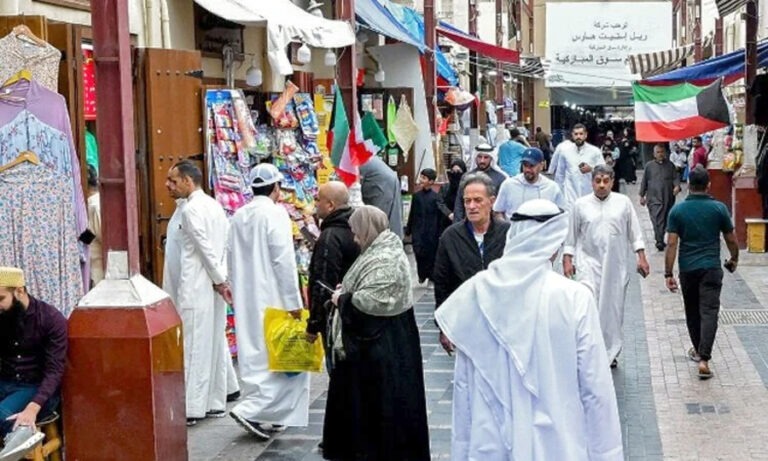 যুদ্ধ ও আতঙ্কের ছায়ায় ম্লান মধ্যপ্রাচ্যের ঈদ আনন্দ