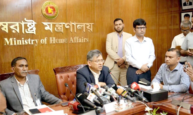 নিরাপদ ঈদ যাত্রা নিশ্চিত করা হবে: স্বরাষ্ট্রমন্ত্রী