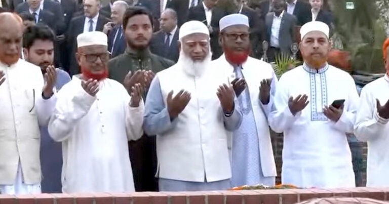 স্বাধীনতা দিবসে জাতীয় স্মৃতিসৌধে বিরোধীদলীয় নেতার শ্রদ্ধা