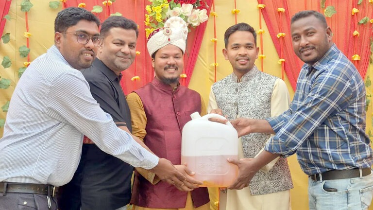 ঠাকুরগাঁওয়ে বিয়ের অনুষ্ঠানে বরকে অকটেন উপহার