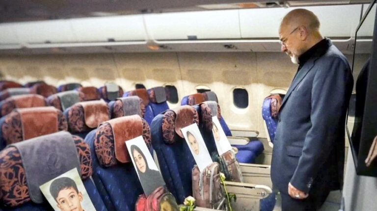 পাকিস্তান-যাত্রার বিমানে নিহত ইরানি শিশুদের ছবি, পোস্ট ঘিরে আলোচনা তুঙ্গে