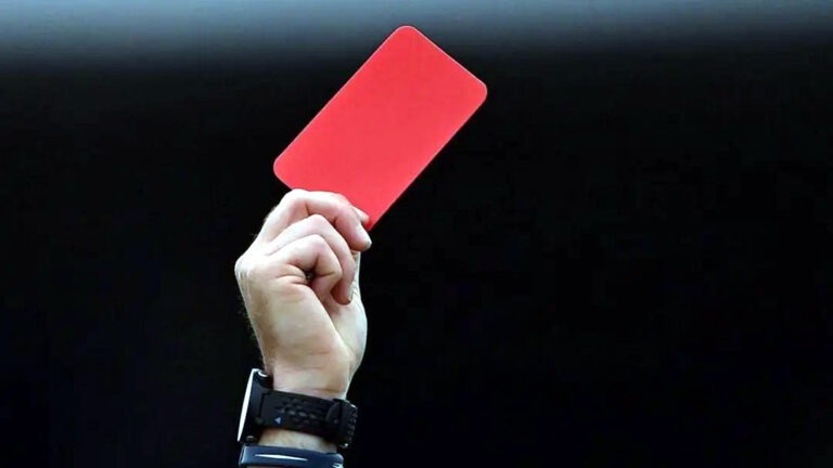 ফ্রান্সে গণমারামারির ম্যাচে ২৪ লাল কার্ড