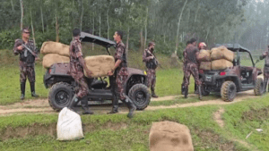 ফেনী সীমান্তে ৬২ লাখ টাকার ভারতীয় শাড়ি জব্দ করেছে বিজিবি