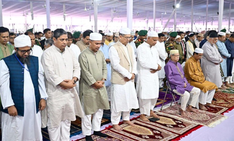 জাতীয় ঈদগাহে একসঙ্গে ঈদুল আযহার নামাজ আদায় করেছেন রাষ্ট্রপতি ও প্রধানমন্ত্রী