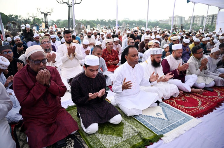 সংসদ ভবনের দক্ষিণ প্লাজায় পবিত্র ঈদুল আযহার জামাত অনুষ্ঠিত
