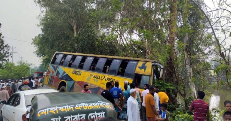 সিরাজগঞ্জে বাসচাপায় স্বামী-স্ত্রীসহ নিহত ৩, আহত ১