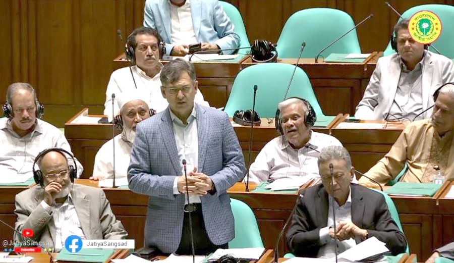 ৭৫ কারাগারে আটক ৭৭ হাজার ৪০ বন্দি: স্বরাষ্ট্রমন্ত্রী