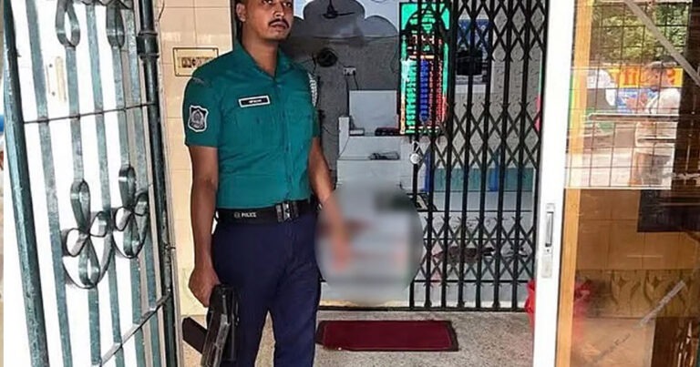খুলনায় ফজরের নামাজের সময় মসজিদে ঢুকে গুলি, আহত ২