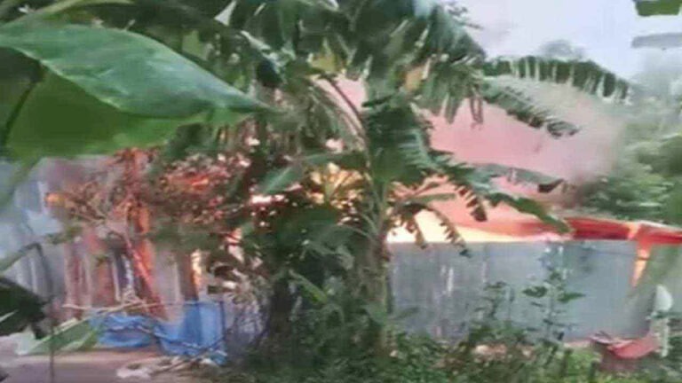 ধর্ষণ-হত্যার জেরে পাবনায় আসামির বাড়িতে আগুন, নিহত ৩