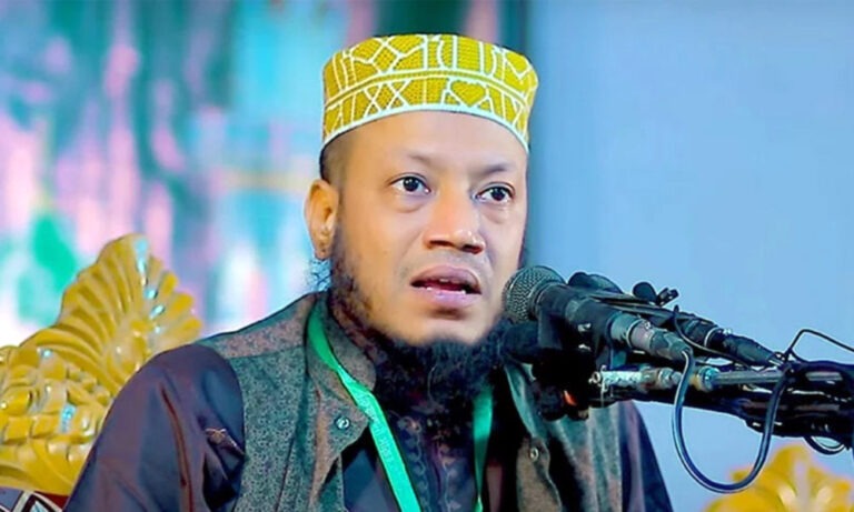 আত্মসমর্পণ করছেন আমির হামজা