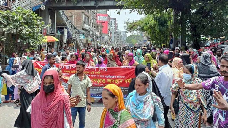 রাজধানীতে শ্রমিকদের সড়ক অবরোধ, যান চলাচল বন্ধ