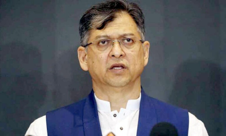 নতুন দায়িত্বে স্বরাষ্ট্রমন্ত্রী সালাহউদ্দিন আহমদ