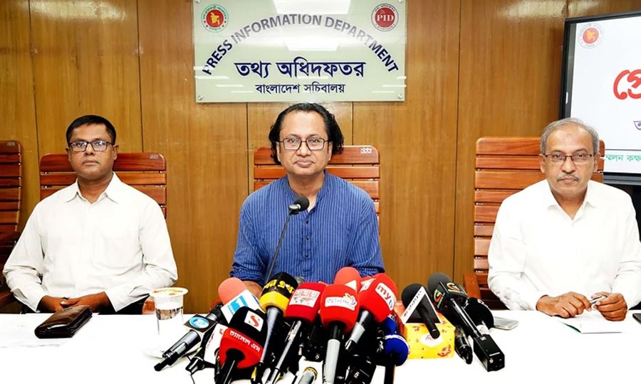 সাইবার বুলিংয়ের বিরুদ্ধে সরকার কঠোর অবস্থান নিয়েছে: তথ্য উপদেষ্টা