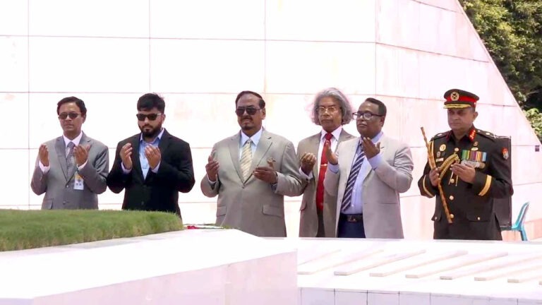জিয়াউর রহমান ও খালেদা জিয়ার কবরে ভারপ্রাপ্ত রাষ্ট্রপতির শ্রদ্ধা
