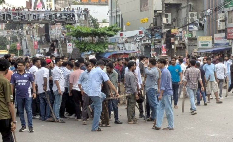 সাইন্সল্যাবে ছাত্রদল-ছাত্রশিবির সংঘর্ষ, পুলিশ মোতায়েন