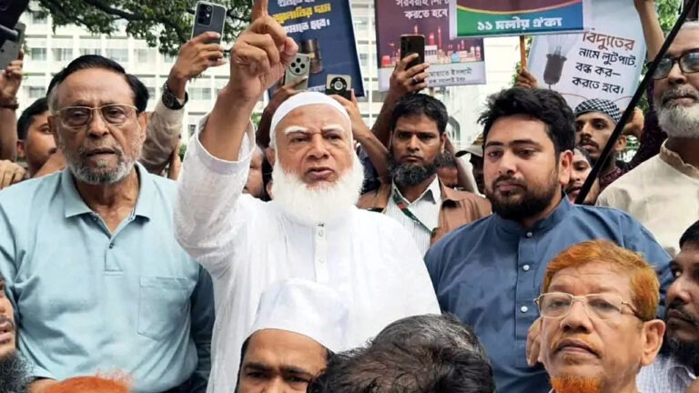 ঘেরাও করে সাক্ষাৎ মিলল না কারো, সচিবালয় ছাড়লেন ১১ দলের নেতারা