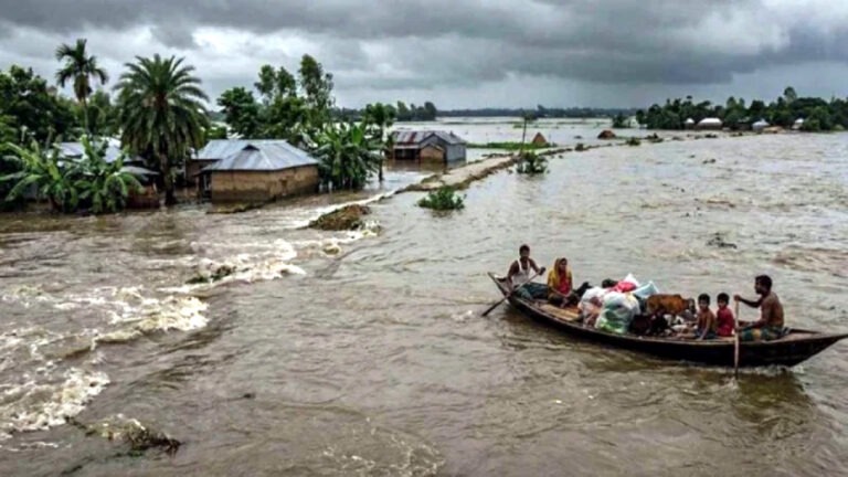 ফের বন্যার আশঙ্কা, ১০ জেলায় সতর্কতা