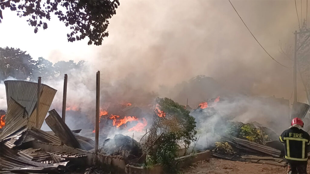 গাজীপুরে ঝুটের গোডাউনে আগুন, নিয়ন্ত্রণে ফায়ার সার্ভিসের ৫ ইউনিট