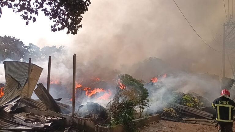গাজীপুরে ঝুটের গোডাউনে আগুন, নিয়ন্ত্রণে ফায়ার সার্ভিসের ৫ ইউনিট