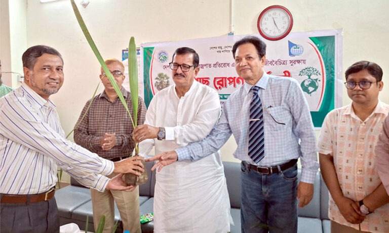 গাছ রোপণের পাশাপাশি এর পরিচর্যায়ও গুরুত্ব দিতে হবে: ভূমিমন্ত্রী