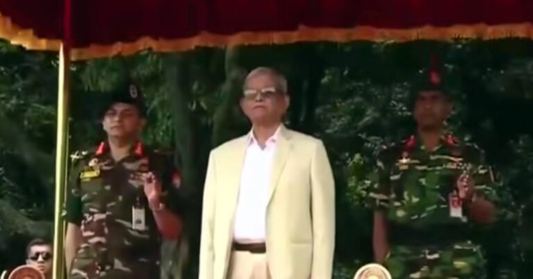 বঙ্গভবনে রাষ্ট্রপতি মির্জা ফখরুল ইসলাম আলমগীরকে গার্ড অব অনার প্রদান