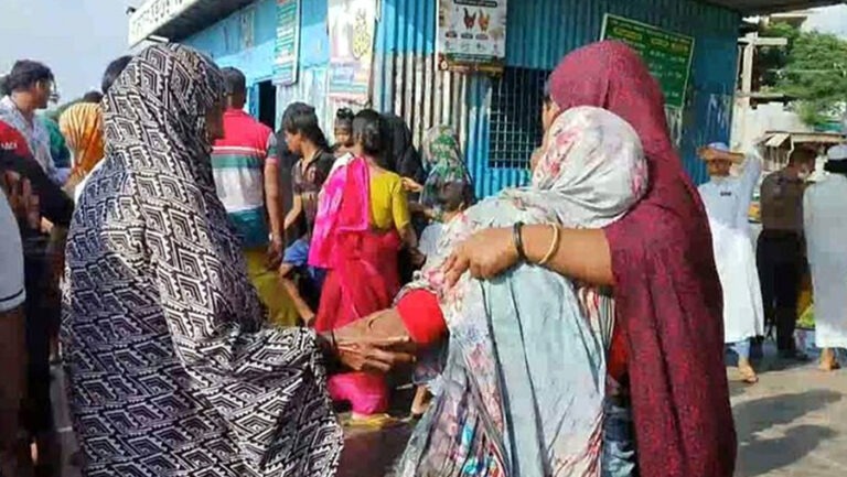 দুই দিন পর মিলল তিন ভাই-বোনের মরদেহ, নিখোঁজ বাবা