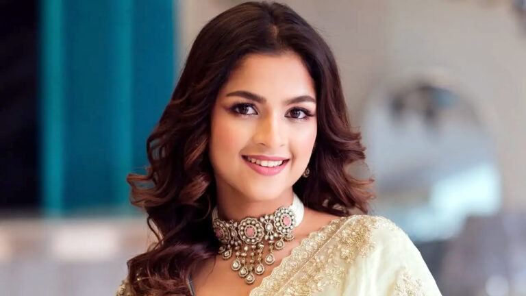 অশিক্ষিত, চাঁদাবাজ দিয়ে দেশটা ভরে গেছে : সাদিয়া আয়মান
