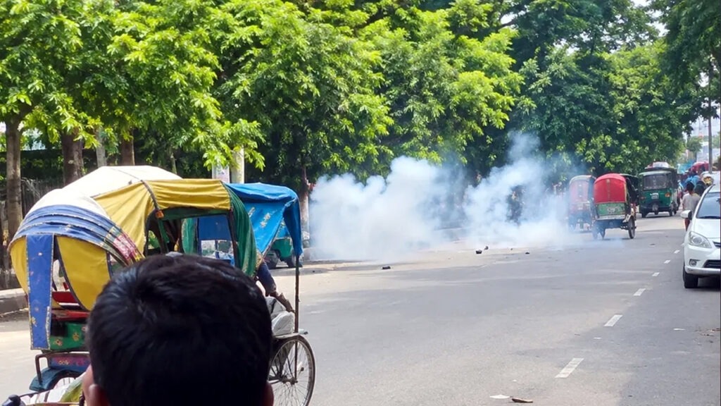 রাজধানীতে শিল্পকলার একাডেমির সামনে ককটেল বিস্ফোরণ