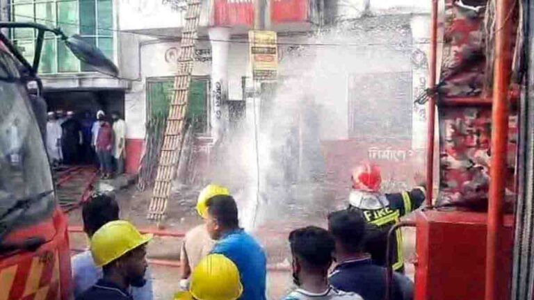 গাজীপুরে পোশাক কারখানায় আগুন, নিয়ন্ত্রণে ৯ ইউনিট