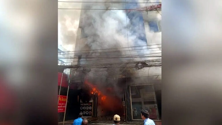 রাজধানীতে ফিজিওথেরাপি সেন্টারে আগুন