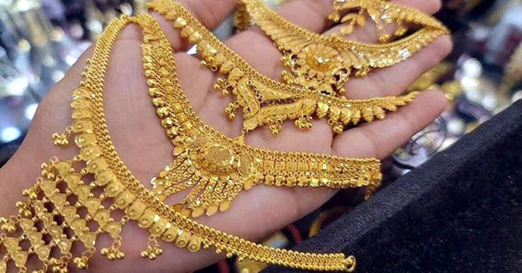 দেশের বাজারে কমে গেল স্বর্ণের দাম